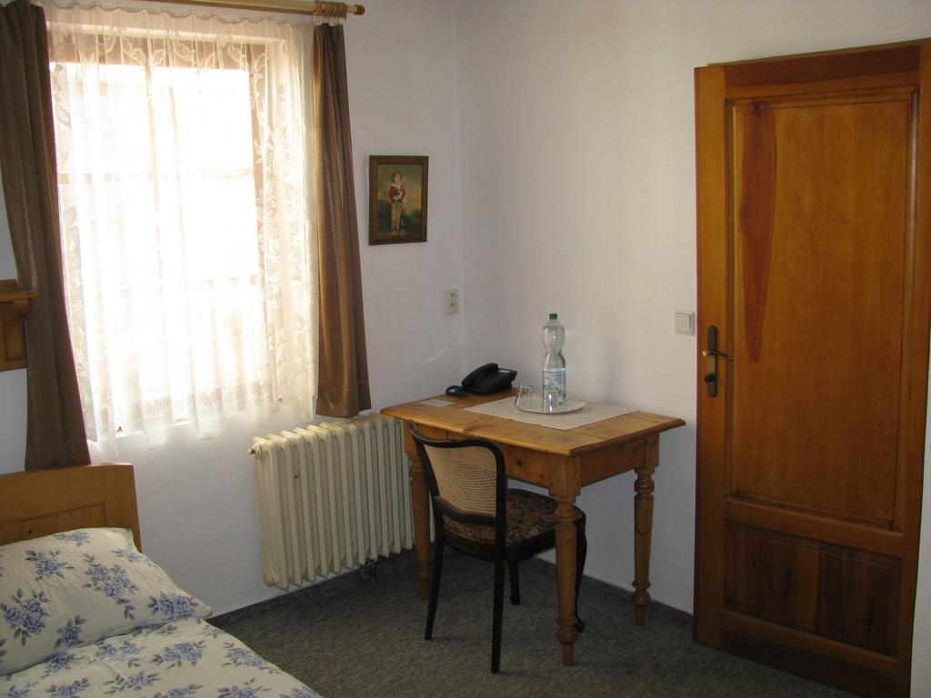 Penzion 102 Pardubice Luaran gambar