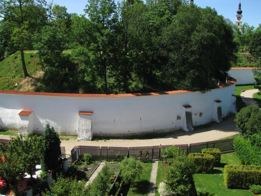 Penzion 102 Pardubice Luaran gambar